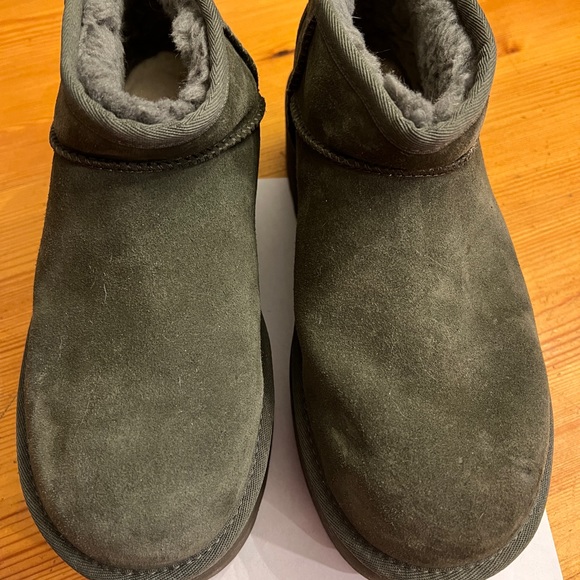 Ugg Ultra Mini Platform Women’s Sz 10 Dark Green Gently Worn Once - Picture 2 of 10